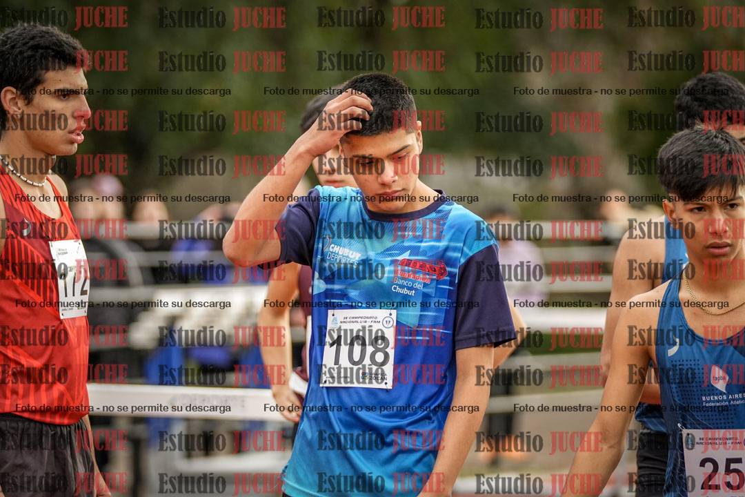 Fotos de los 2000 m con obstáculos de varones