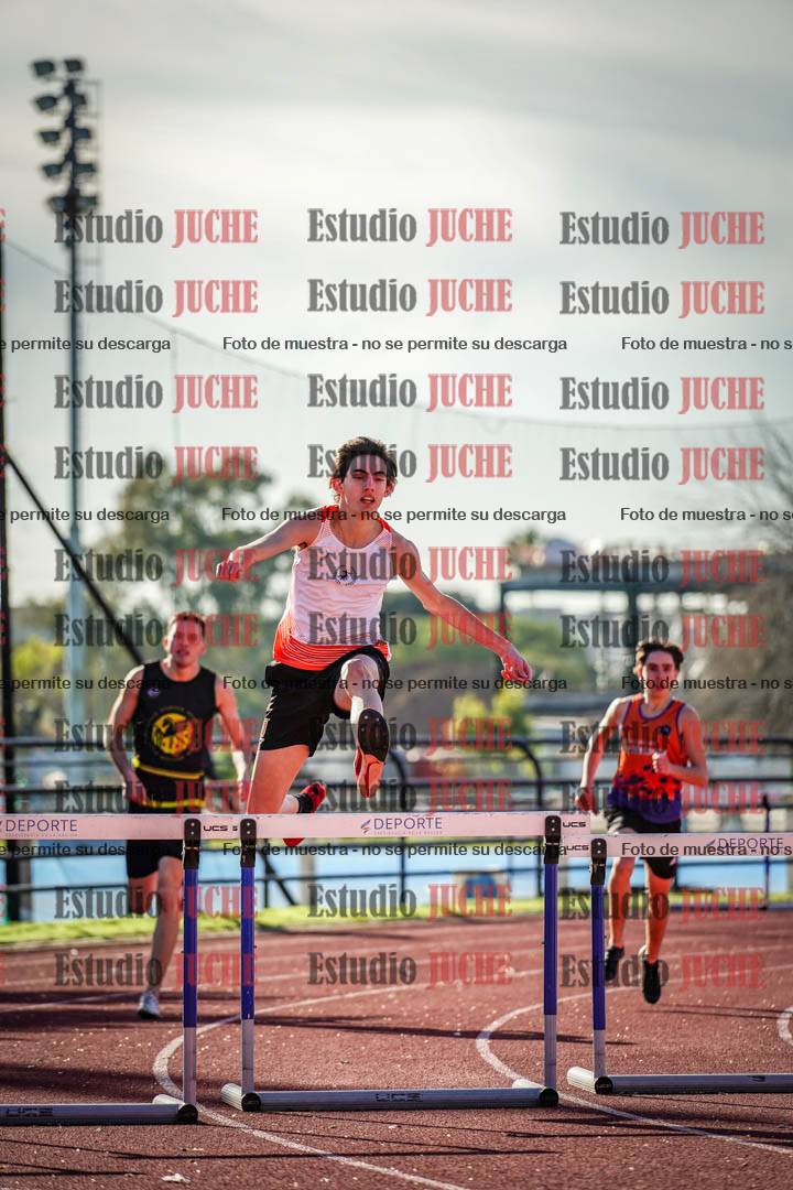 Fotos de los 400 m con vallas de varones