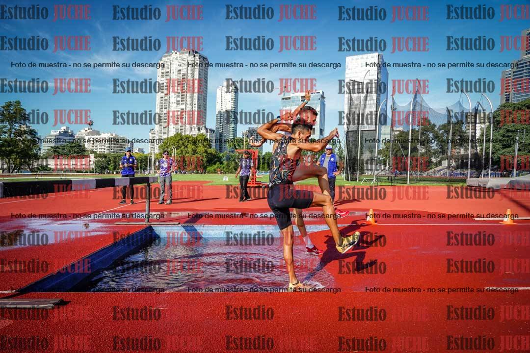 Fotos de los 3000 m con obstáculos de varones