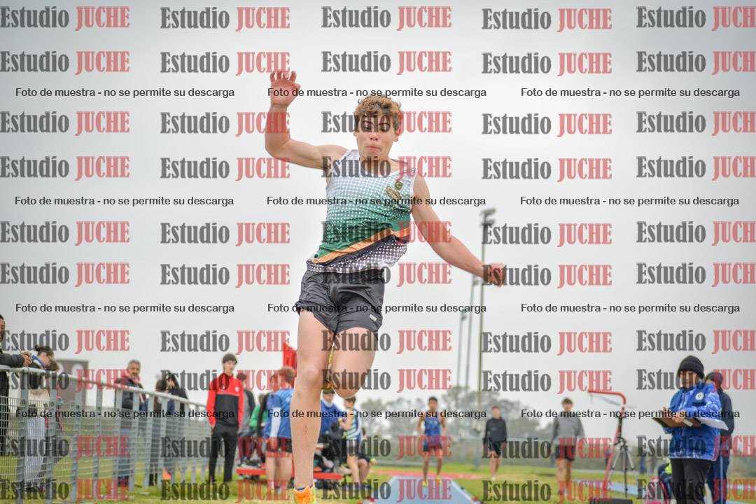 Fotos del salto en largo de varones - U18