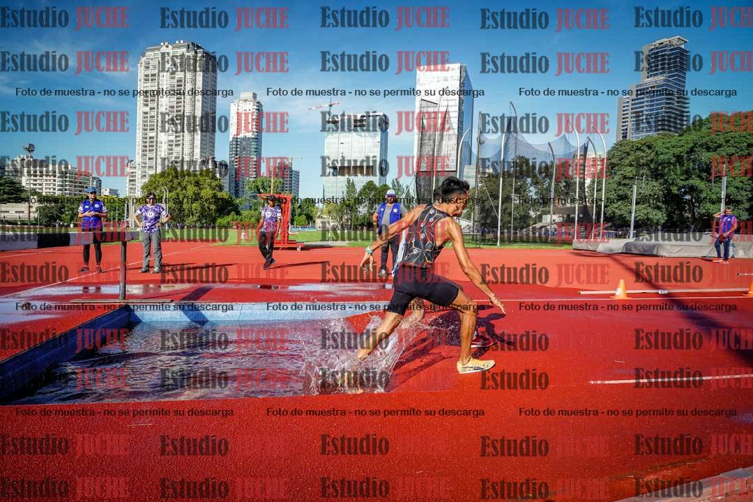 Fotos de los 3000 m con obstáculos de varones