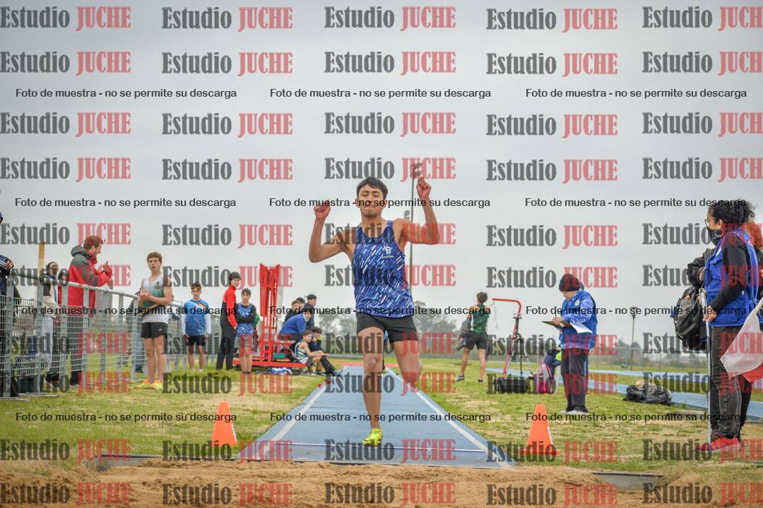 Fotos del salto en largo de varones - U18