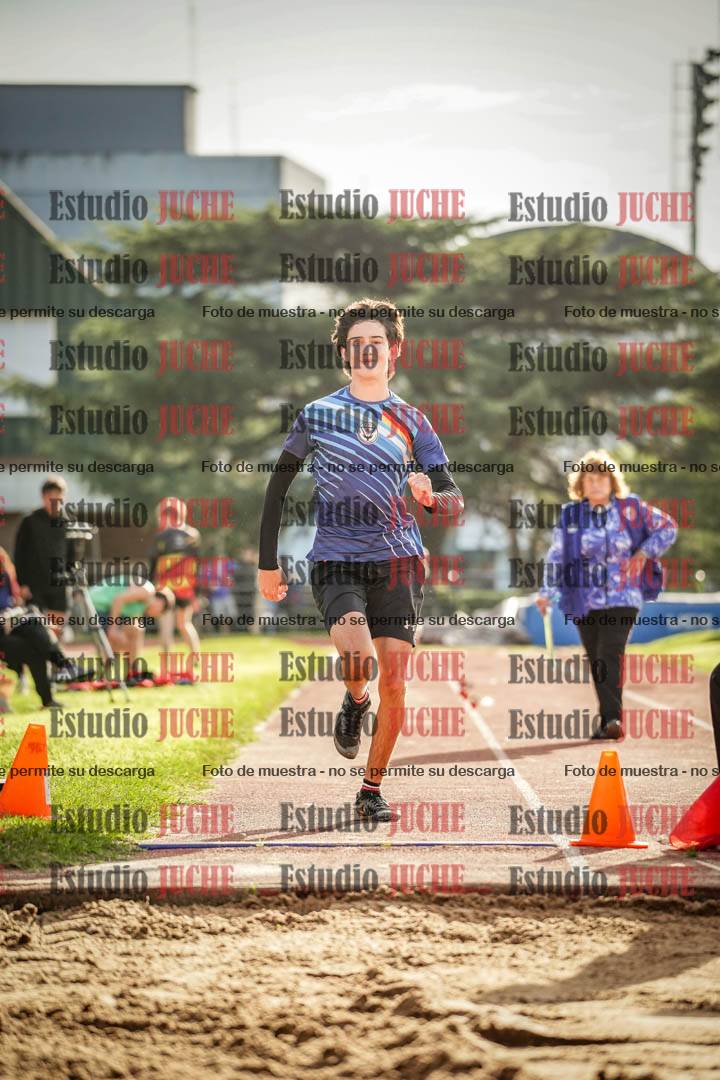 Fotos del salto en largo de varones