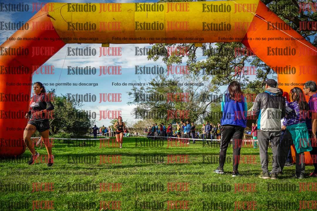 Fotos de la llegada del cross de 4000 m - mujeres