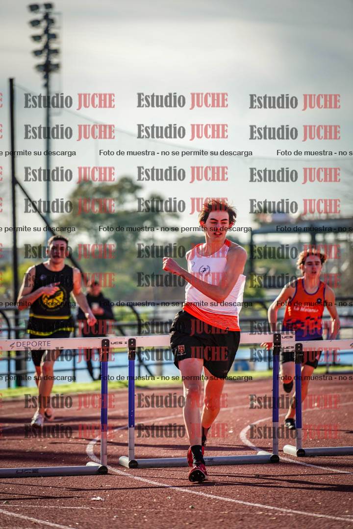 Fotos de los 400 m con vallas de varones