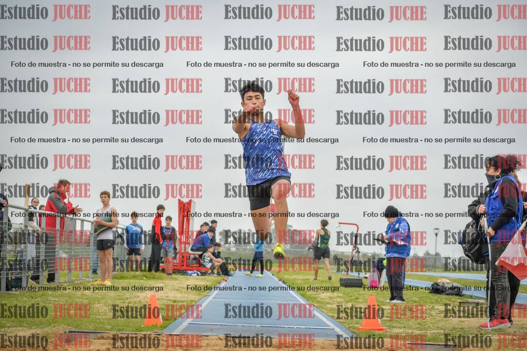 Fotos del salto en largo de varones - U18