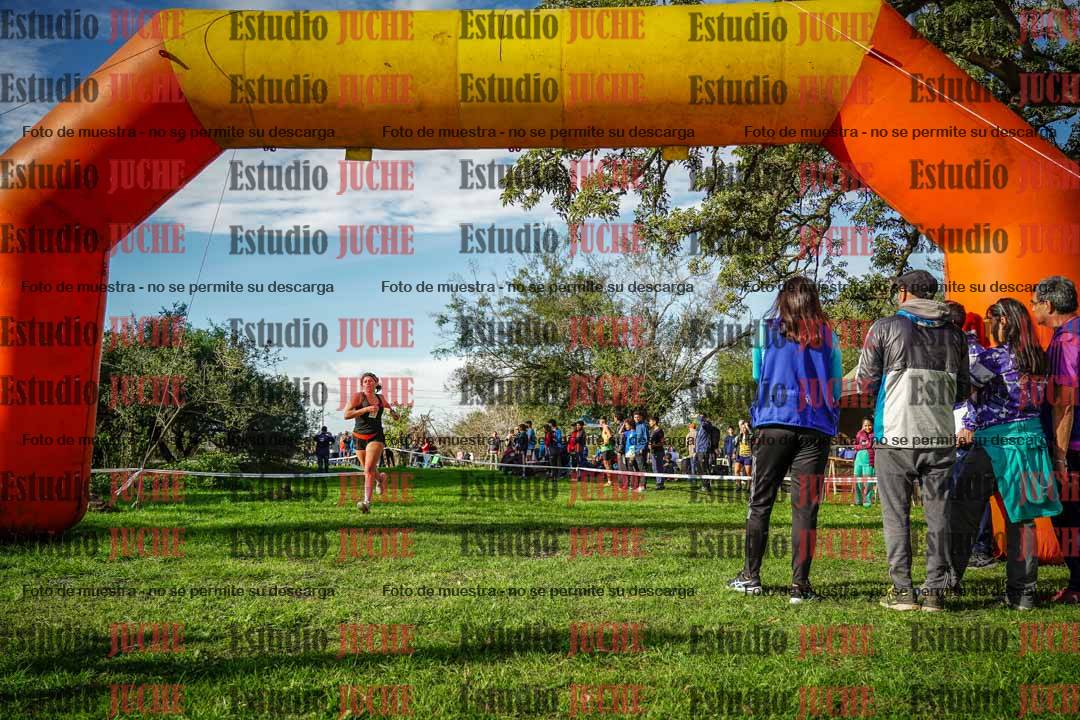 Fotos de la llegada del cross de 4000 m - mujeres