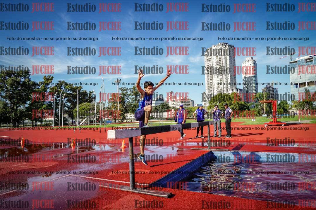 Fotos de los 3000 m con obstáculos de varones