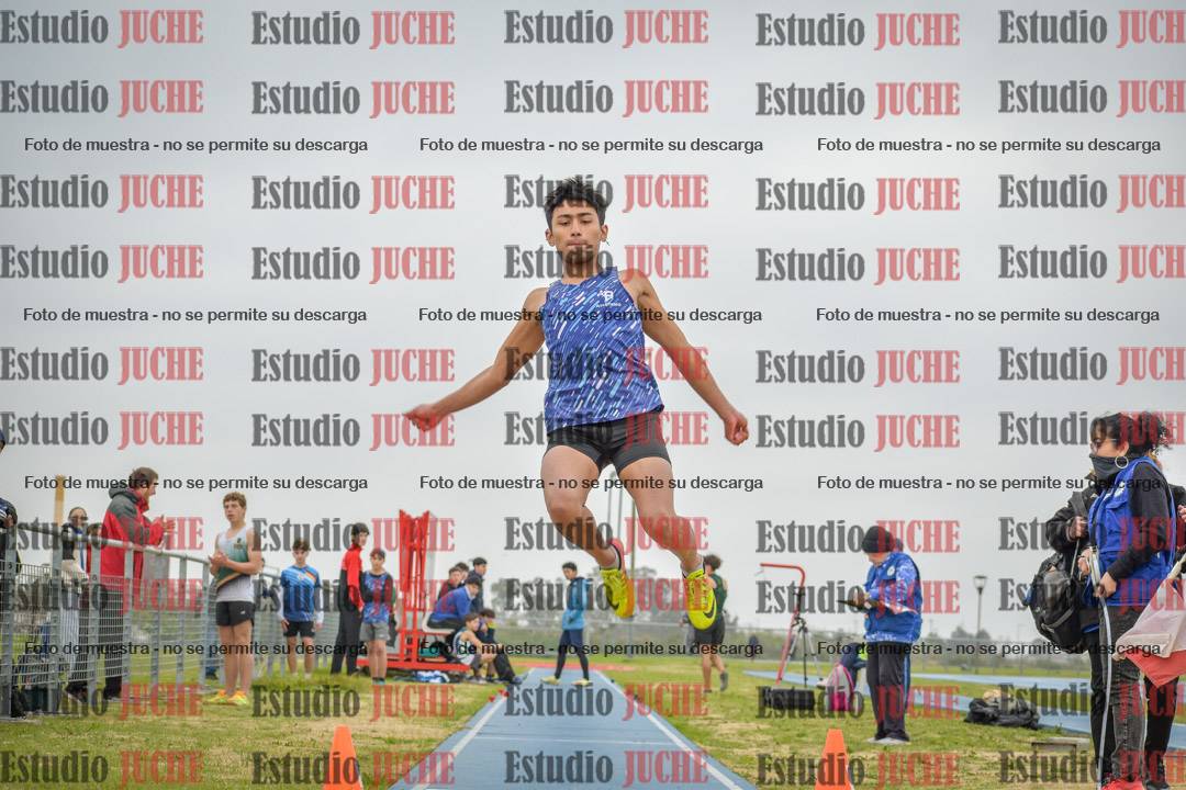 Fotos del salto en largo de varones - U18