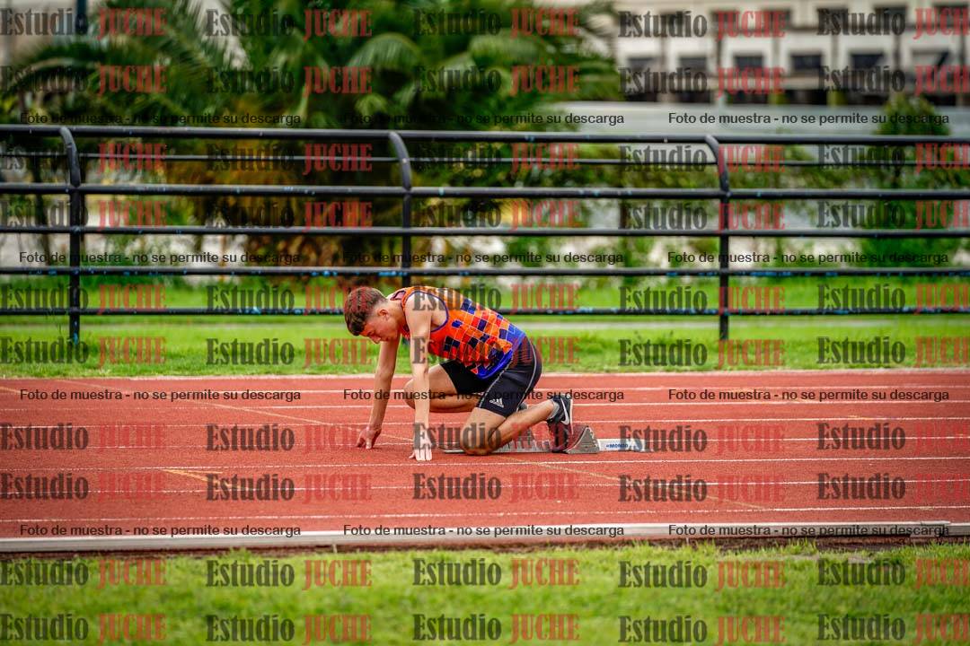 Fotos de los 295 m con vallas de varones