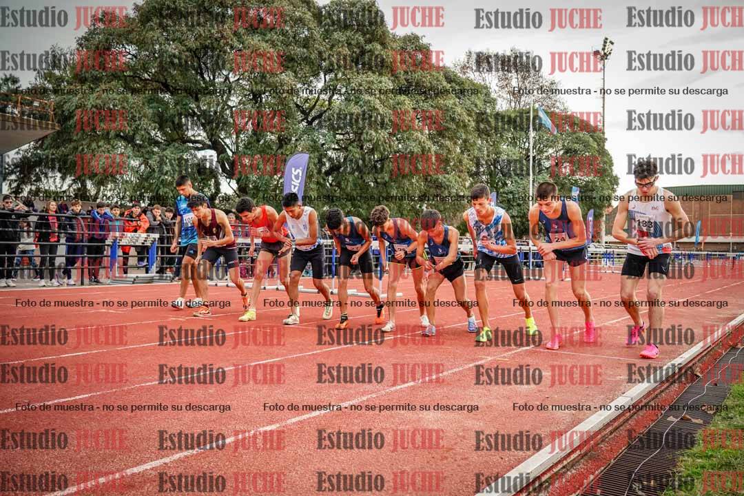 Fotos de los 2000 m con obstáculos de varones