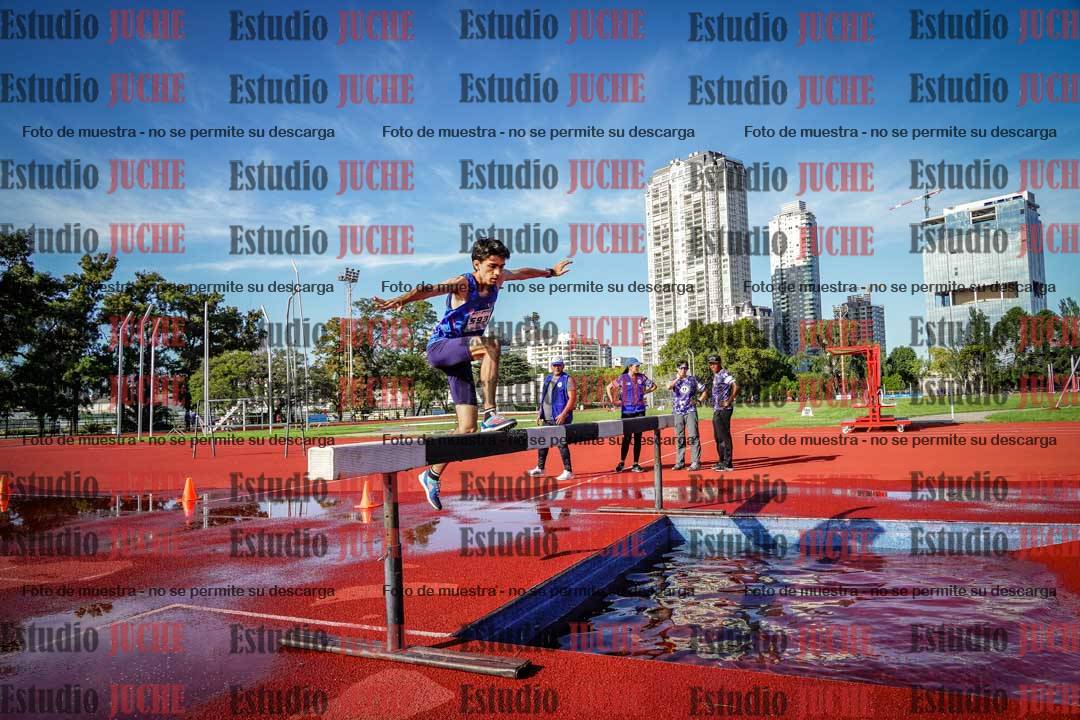 Fotos de los 3000 m con obstáculos de varones