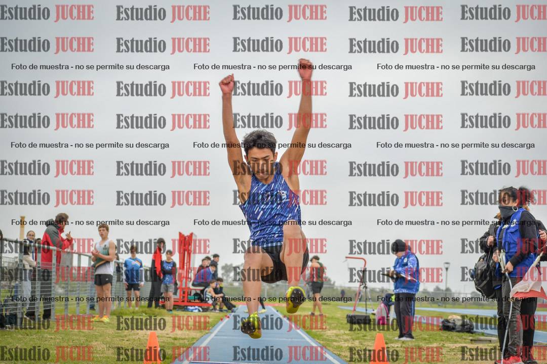 Fotos del salto en largo de varones - U18