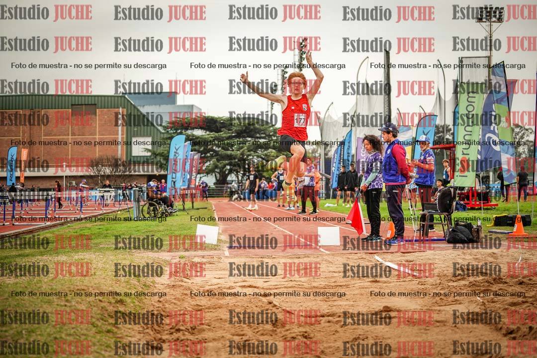 Fotos del salto en largo de varones
