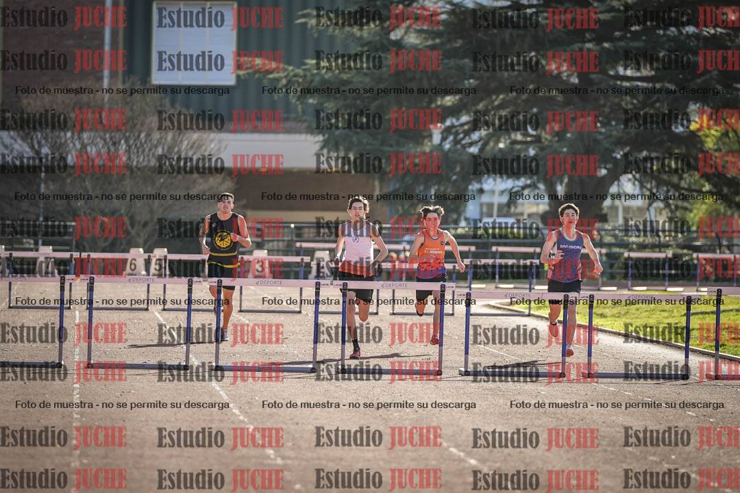 Fotos de los 400 m con vallas de varones