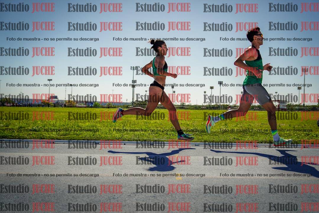 Fotos de los 5000 m de mujeres y varones - serie 1