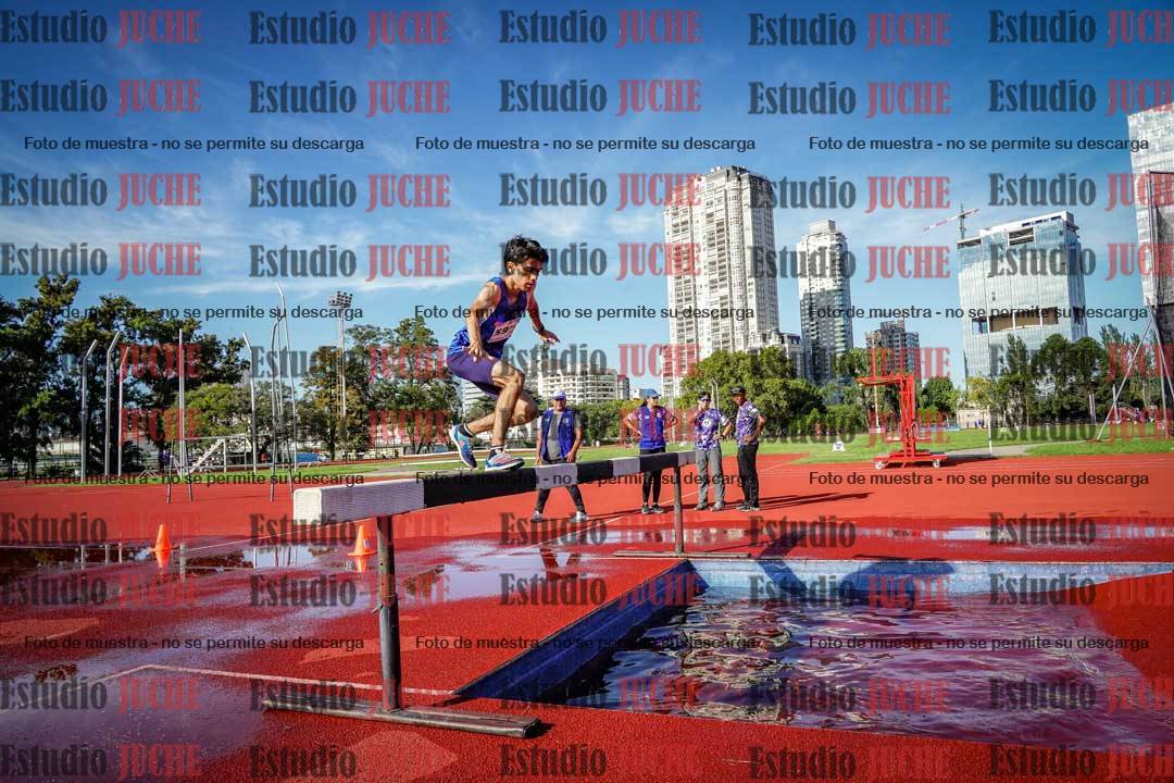 Fotos de los 3000 m con obstáculos de varones