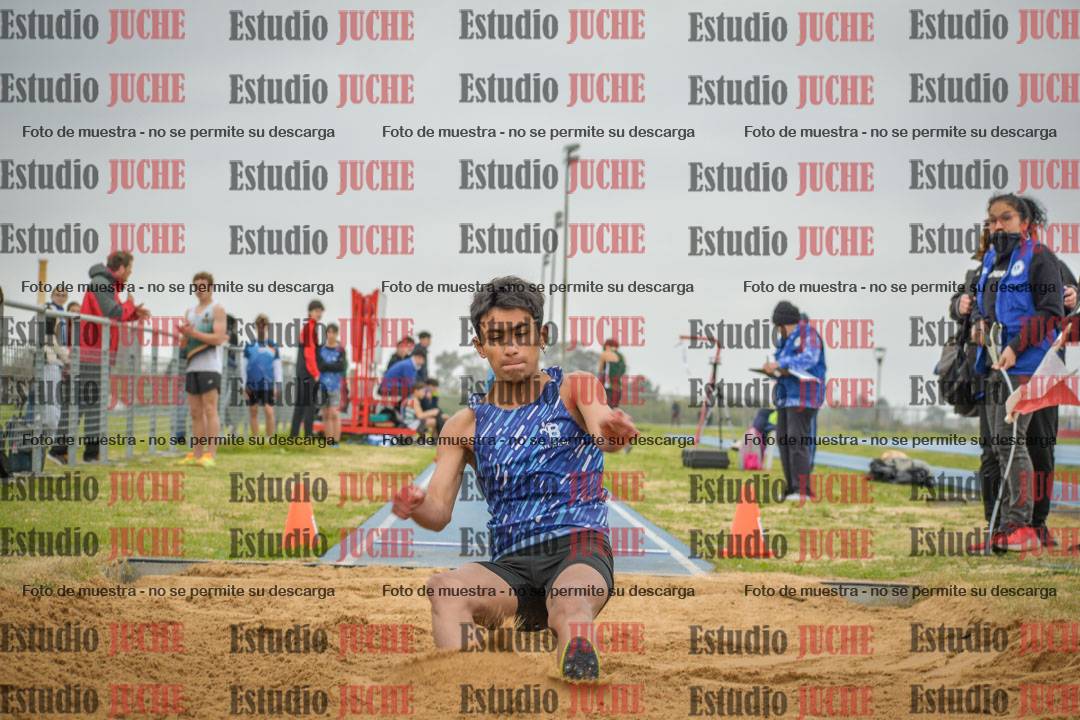 Fotos del salto en largo de varones - U18