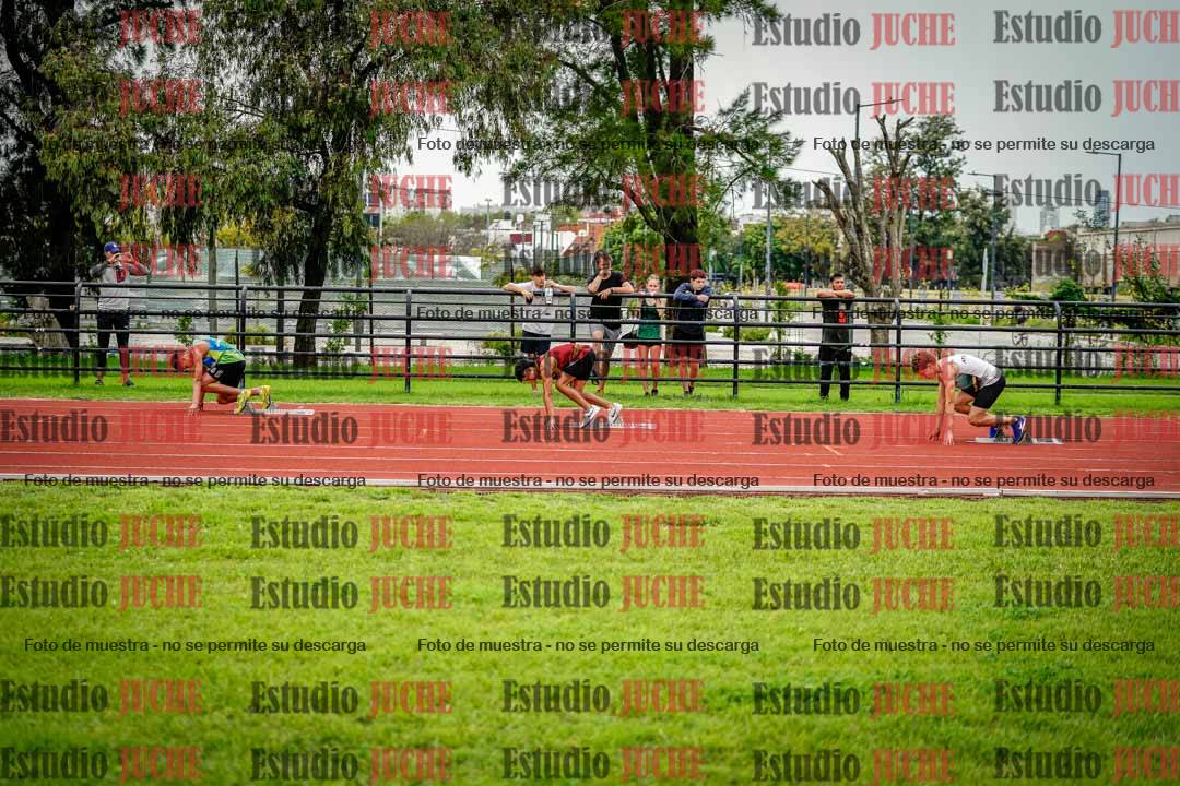 Fotos de los 295 m con vallas de varones