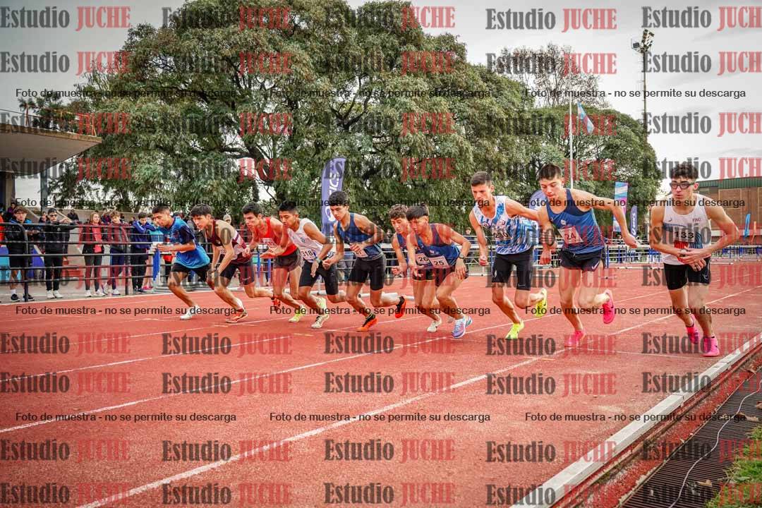 Fotos de los 2000 m con obstáculos de varones