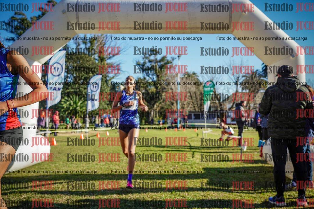 Fotos de la llegada del cross de 4000 m - mujeres