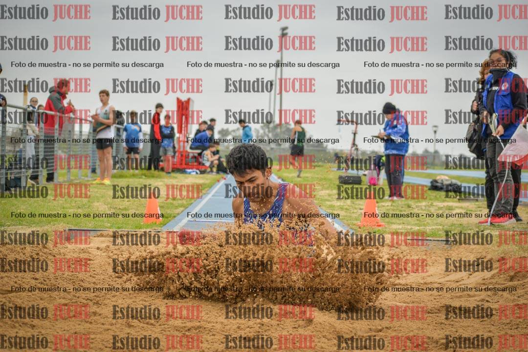Fotos del salto en largo de varones - U18