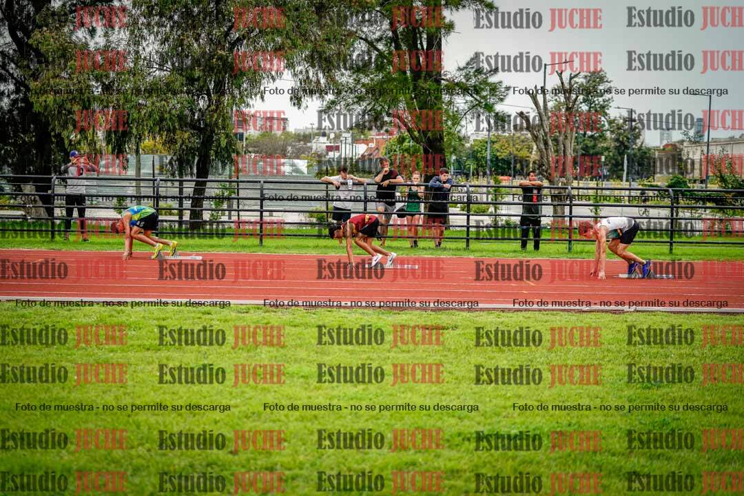 Fotos de los 295 m con vallas de varones