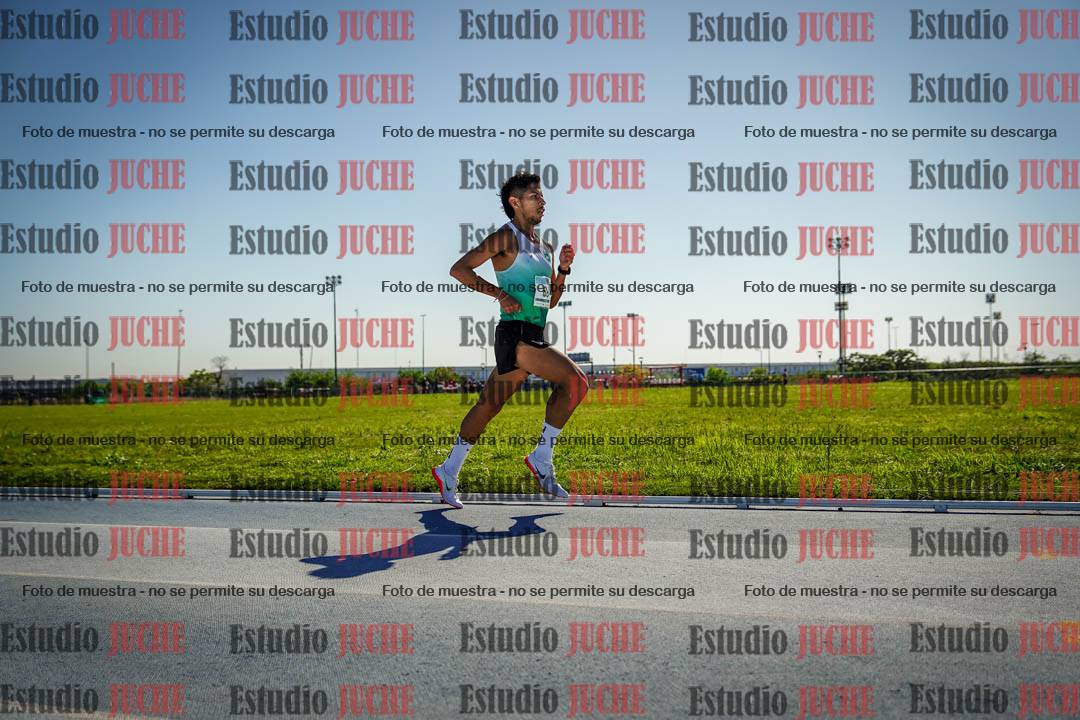 Fotos de los 5000 m de mujeres y varones - serie 1