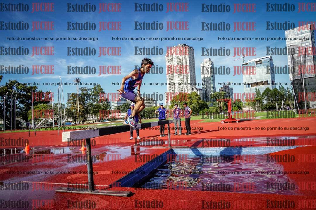 Fotos de los 3000 m con obstáculos de varones