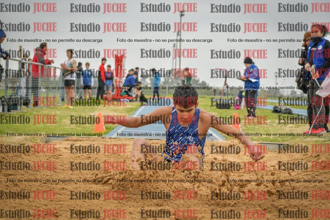 Fotos del salto en largo de varones - U18
