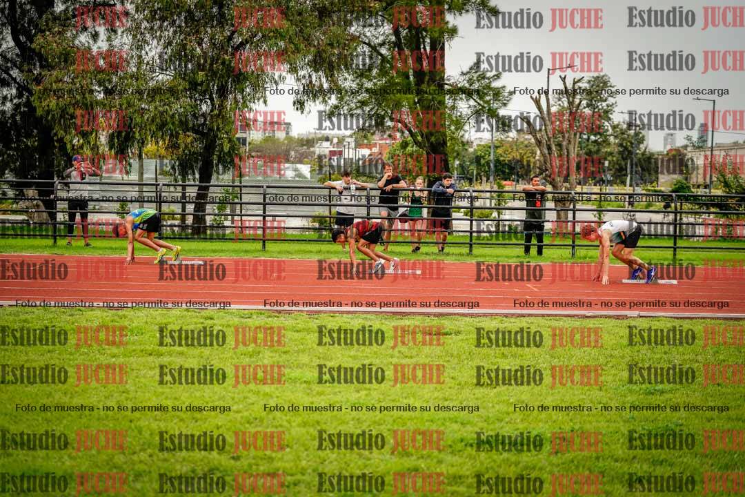 Fotos de los 295 m con vallas de varones