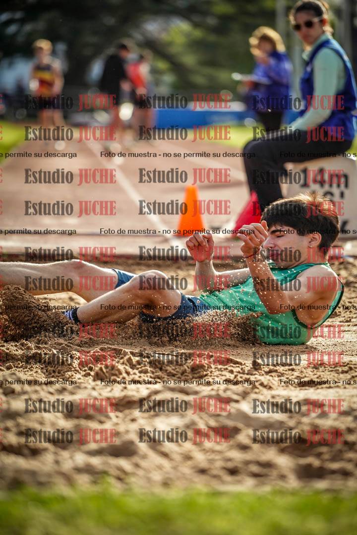 Fotos del salto en largo de varones