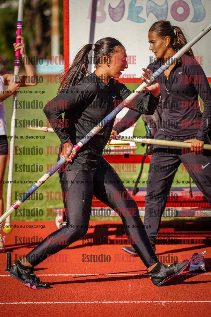 Fotos del salto con garrocha de mujeres y varones