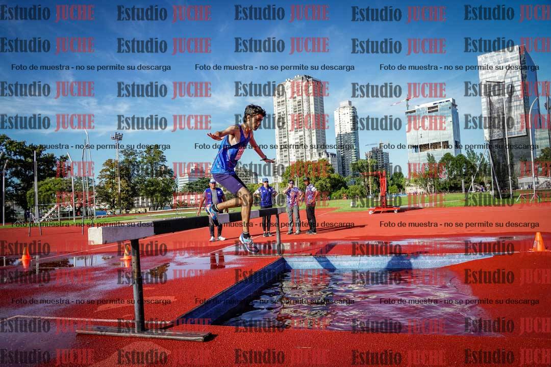 Fotos de los 3000 m con obstáculos de varones