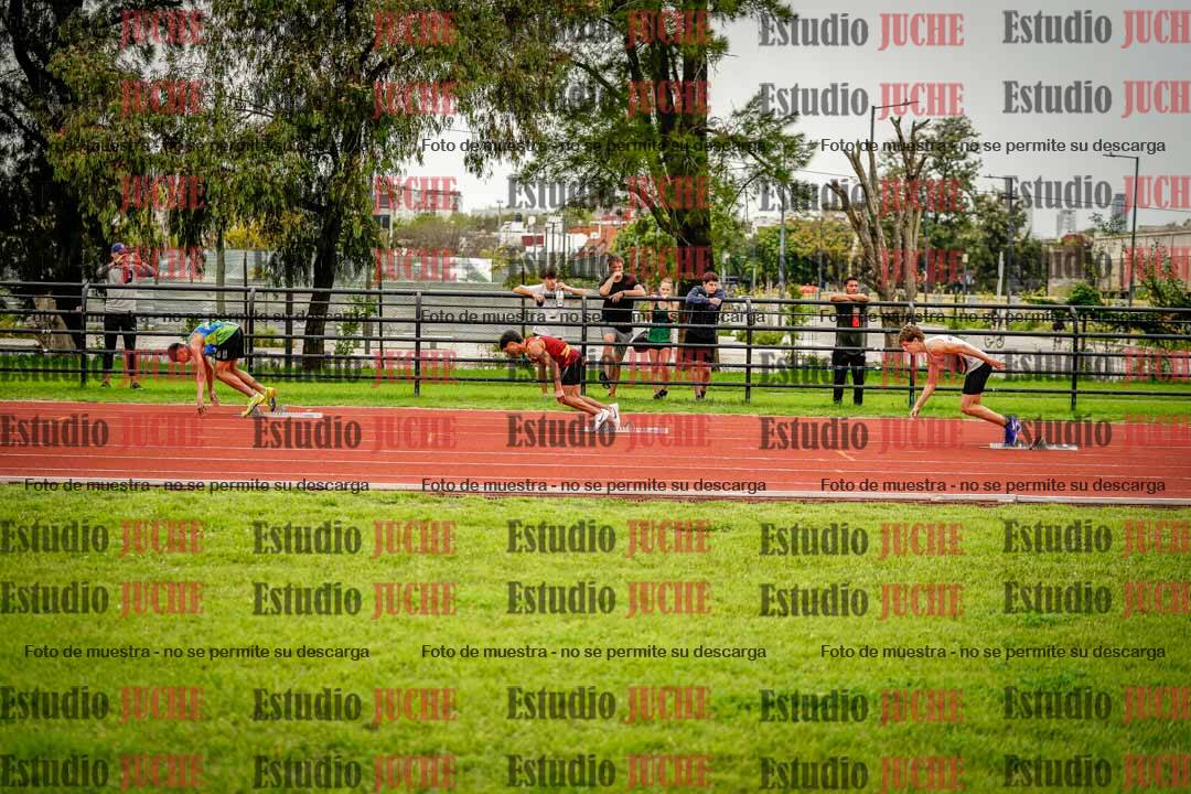 Fotos de los 295 m con vallas de varones