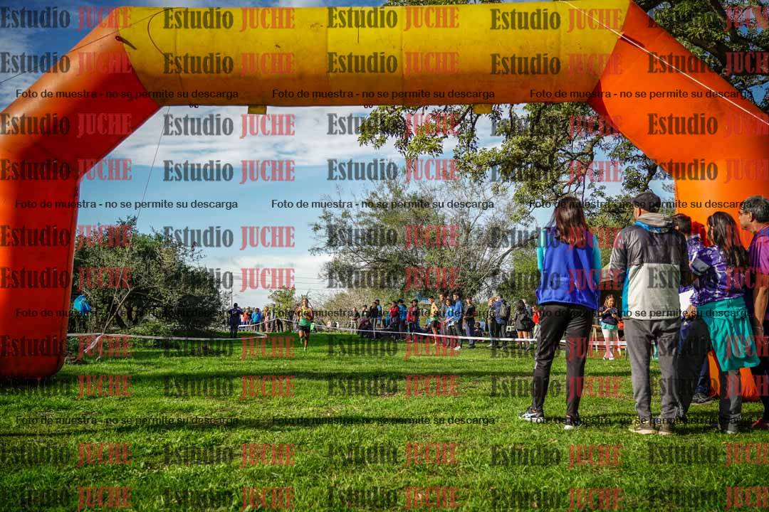 Fotos de la llegada del cross de 4000 m - mujeres
