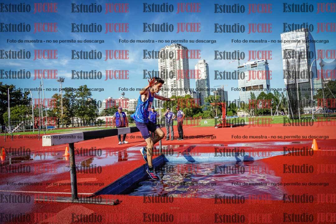 Fotos de los 3000 m con obstáculos de varones