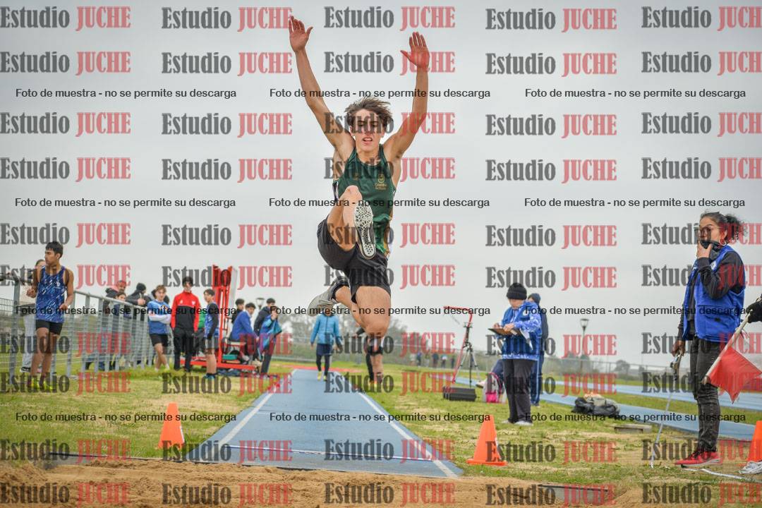 Fotos del salto en largo de varones - U18