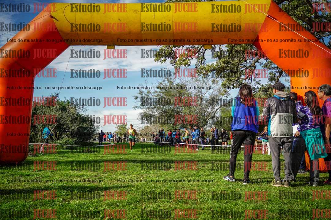 Fotos de la llegada del cross de 4000 m - mujeres