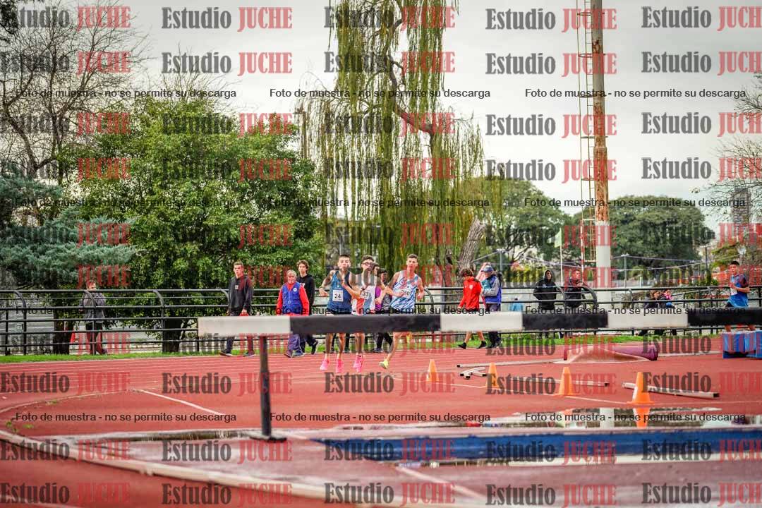Fotos de los 2000 m con obstáculos de varones