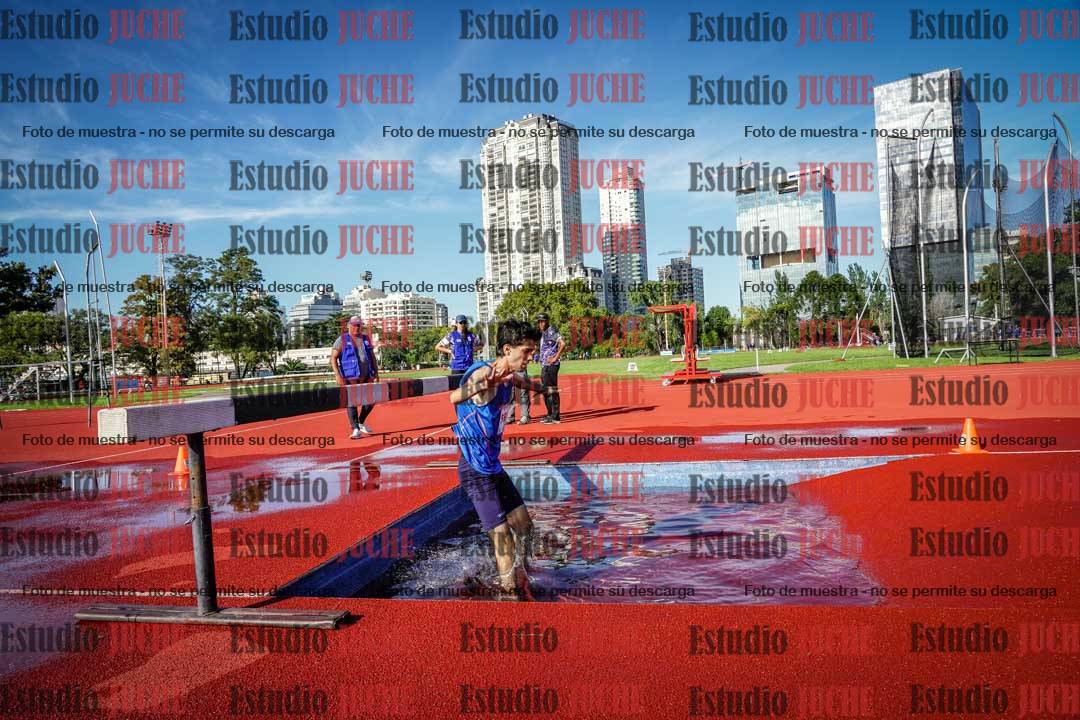 Fotos de los 3000 m con obstáculos de varones