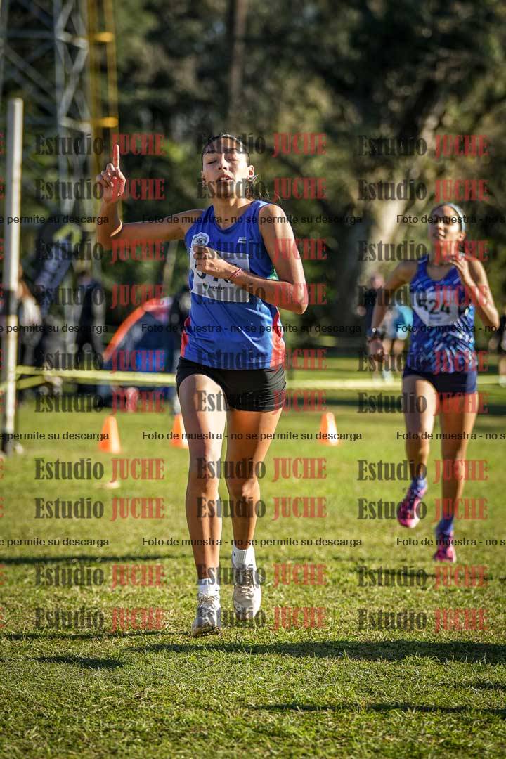 Fotos de la llegada del cross de 4000 m - mujeres