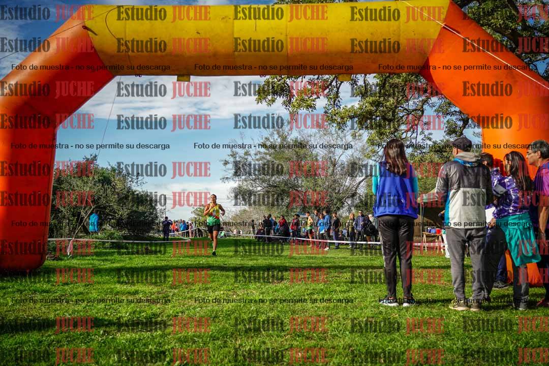 Fotos de la llegada del cross de 4000 m - mujeres
