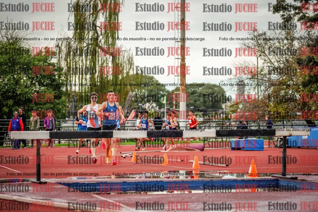 Fotos de los 2000 m con obstáculos de varones