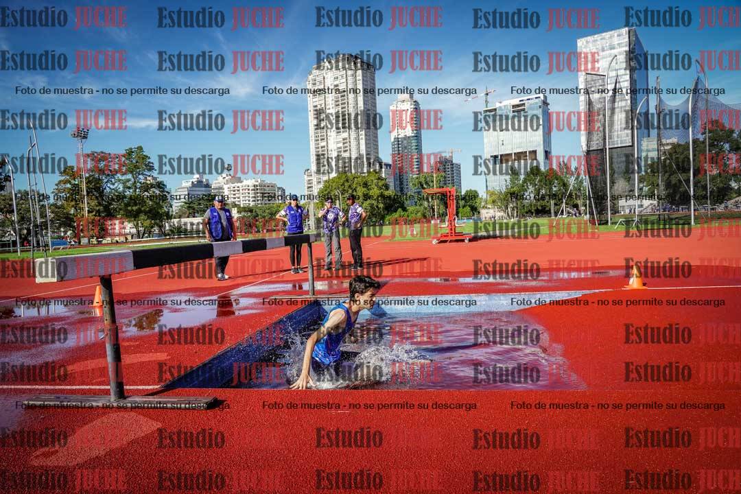 Fotos de los 3000 m con obstáculos de varones