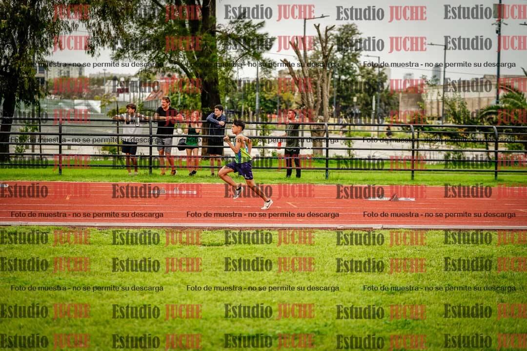 Fotos de los 295 m con vallas de varones