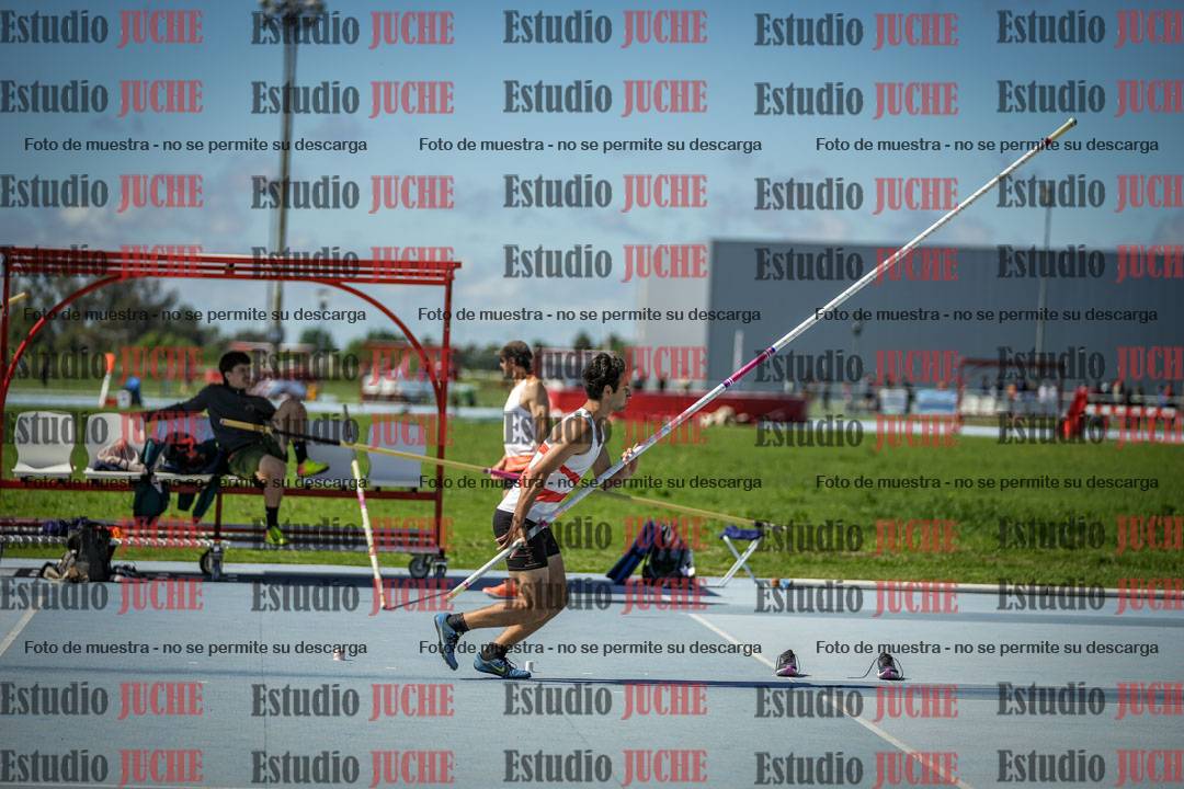 Fotos del salto con garrocha de mujeres y varones - todas las alturas