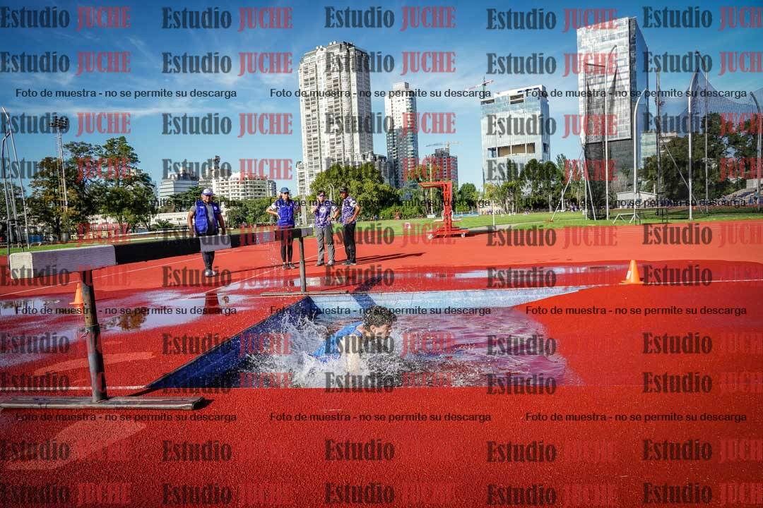 Fotos de los 3000 m con obstáculos de varones