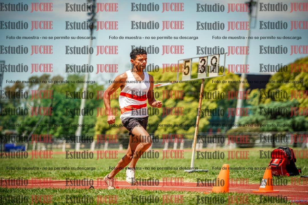 Fotos del salto en largo de varones
