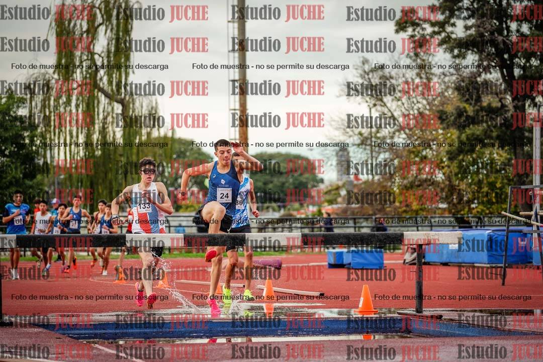 Fotos de los 2000 m con obstáculos de varones